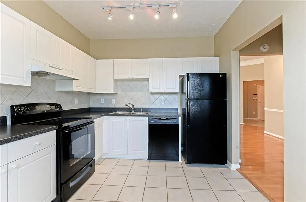 5559 Glenridge Drive Unit 1402, Atlanta, Georgia 30342, 2 Bedrooms Bedrooms, ,2 BathroomsBathrooms,Residential,Sold,5559 Glenridge Drive Unit 1402,5978771