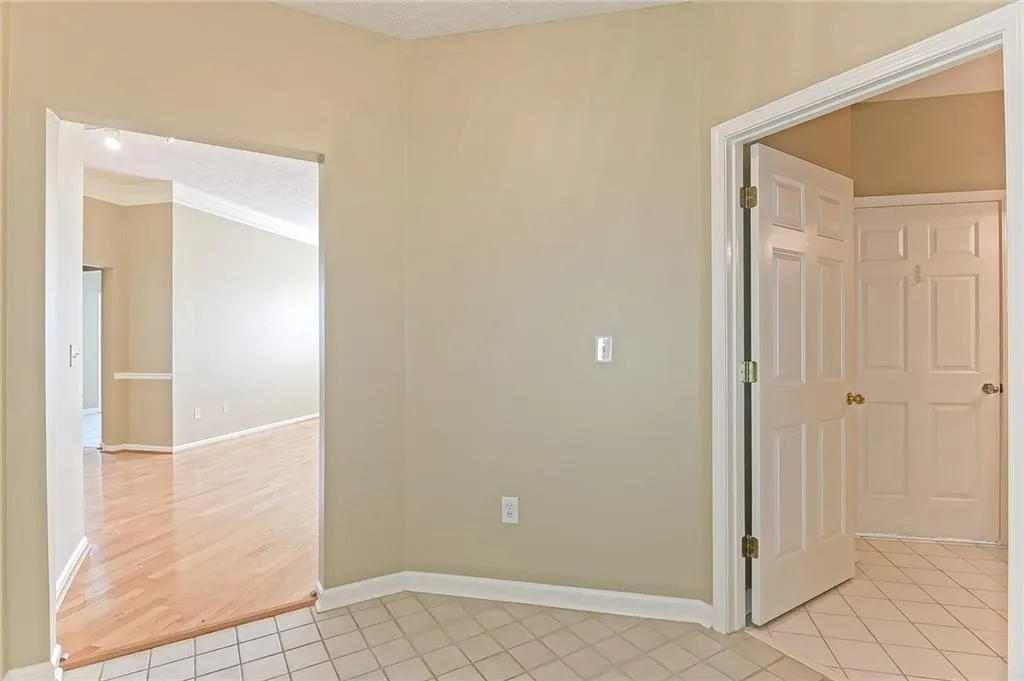 5559 Glenridge Drive Unit 1402, Atlanta, Georgia 30342, 2 Bedrooms Bedrooms, ,2 BathroomsBathrooms,Residential,Sold,5559 Glenridge Drive Unit 1402,5978771