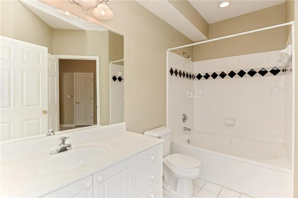 5559 Glenridge Drive Unit 1402, Atlanta, Georgia 30342, 2 Bedrooms Bedrooms, ,2 BathroomsBathrooms,Residential,Sold,5559 Glenridge Drive Unit 1402,5978771