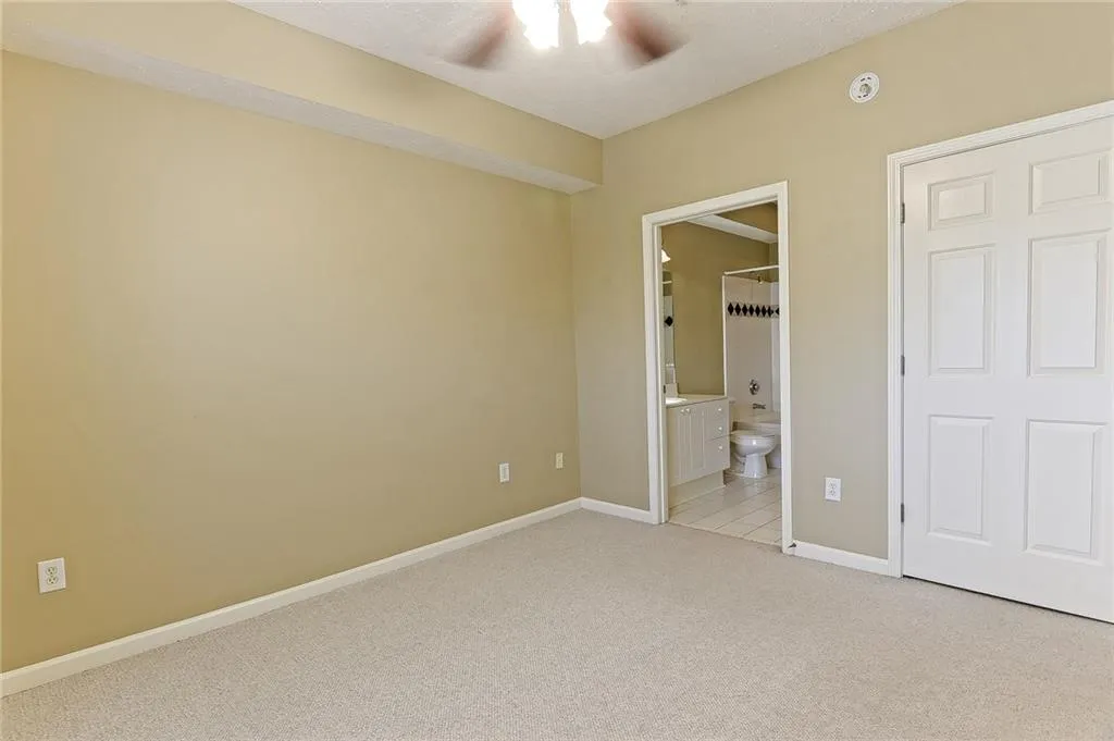 5559 Glenridge Drive Unit 1402, Atlanta, Georgia 30342, 2 Bedrooms Bedrooms, ,2 BathroomsBathrooms,Residential,Sold,5559 Glenridge Drive Unit 1402,5978771