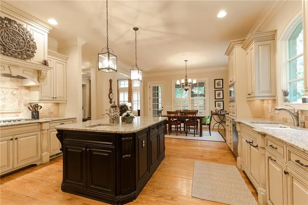 6285 Hunting Creek Road, Atlanta, Georgia 30328, 5 Bedrooms Bedrooms, ,4 BathroomsBathrooms,Residential,Sold,6285 Hunting Creek Road,6535383