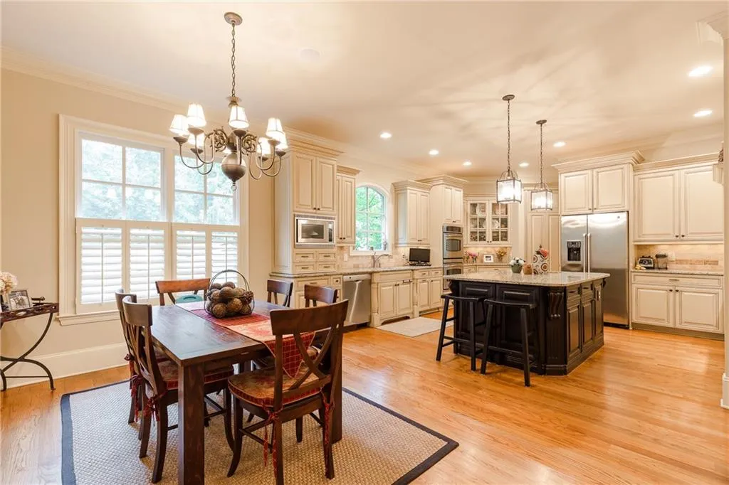 6285 Hunting Creek Road, Atlanta, Georgia 30328, 5 Bedrooms Bedrooms, ,4 BathroomsBathrooms,Residential,Sold,6285 Hunting Creek Road,6535383