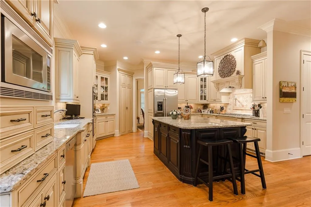 6285 Hunting Creek Road, Atlanta, Georgia 30328, 5 Bedrooms Bedrooms, ,4 BathroomsBathrooms,Residential,Sold,6285 Hunting Creek Road,6535383