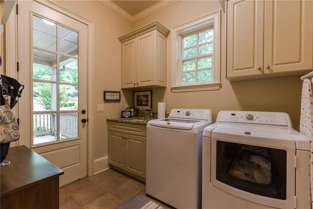 6285 Hunting Creek Road, Atlanta, Georgia 30328, 5 Bedrooms Bedrooms, ,4 BathroomsBathrooms,Residential,Sold,6285 Hunting Creek Road,6535383