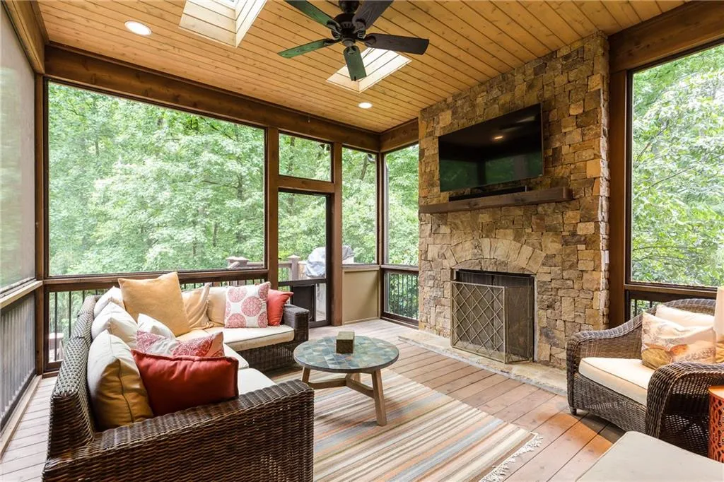 6285 Hunting Creek Road, Atlanta, Georgia 30328, 5 Bedrooms Bedrooms, ,4 BathroomsBathrooms,Residential,Sold,6285 Hunting Creek Road,6535383