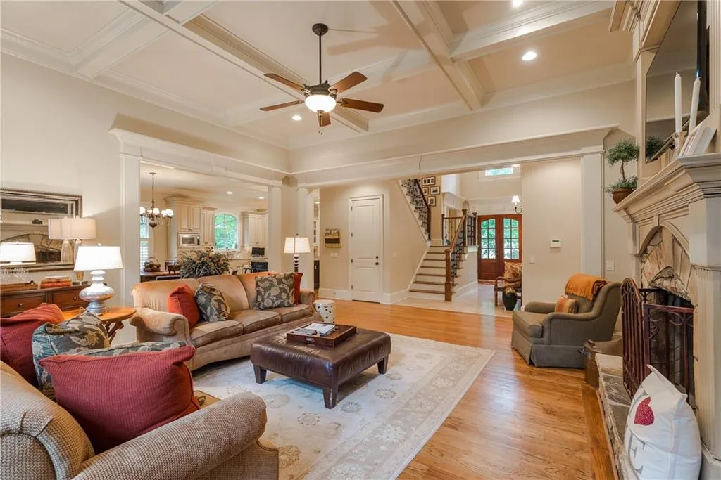 6285 Hunting Creek Road, Atlanta, Georgia 30328, 5 Bedrooms Bedrooms, ,4 BathroomsBathrooms,Residential,Sold,6285 Hunting Creek Road,6535383