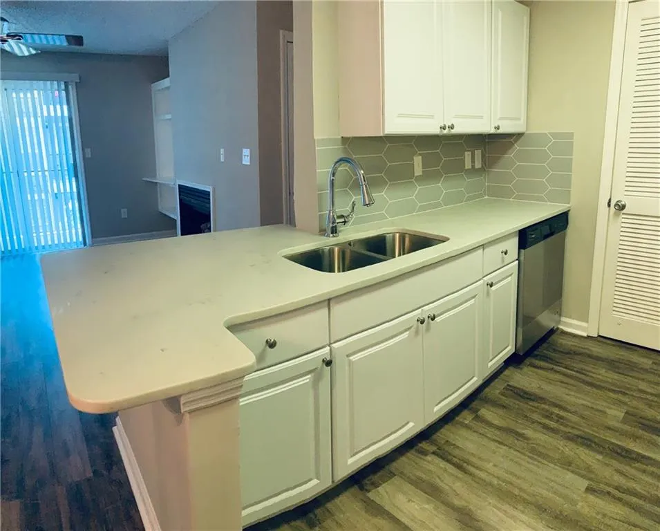 603 Granville Court, Sandy Springs, Georgia 30328, 1 Bedroom Bedrooms, ,1 BathroomBathrooms,Residential,Sold,603 Granville Court,6920950