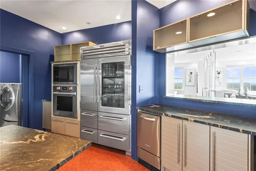 Wall ovens, sub-zero refrigerator, ice machine all top line