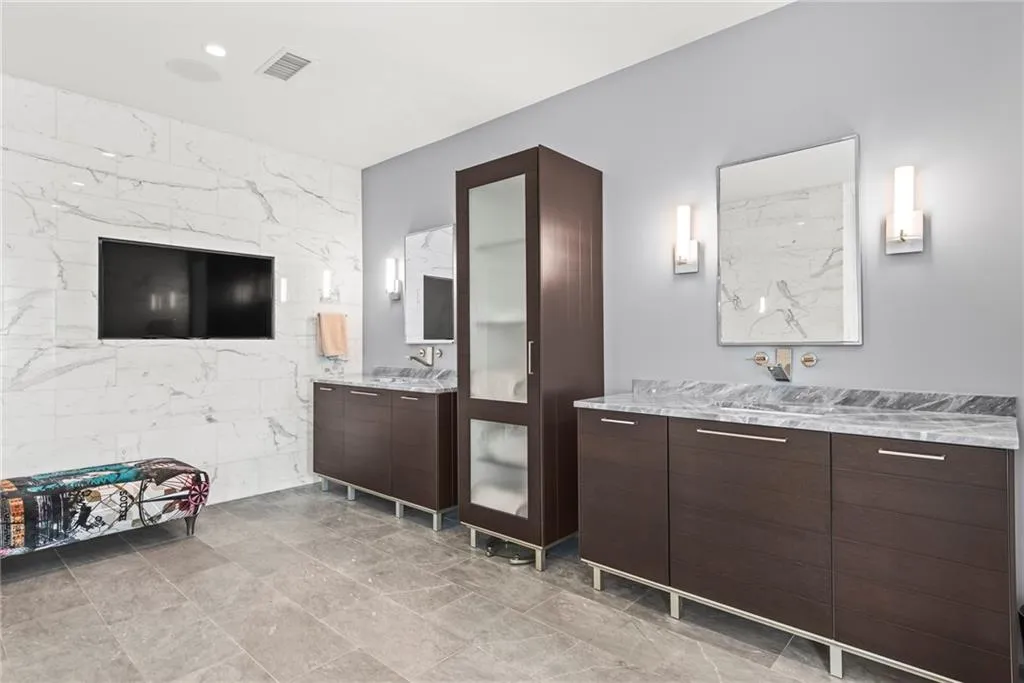 Double vanities & lots of storage