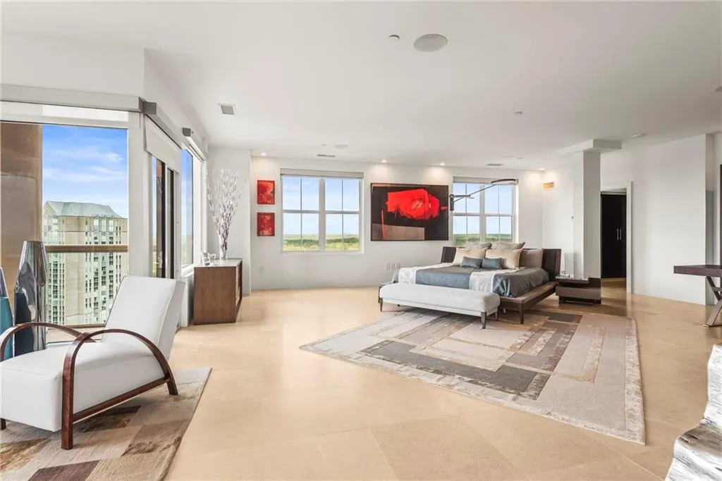 Huge Open bedroom - 2 huge walk-in closets!