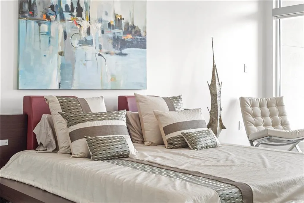 From the King bed you can enjoy the east view!