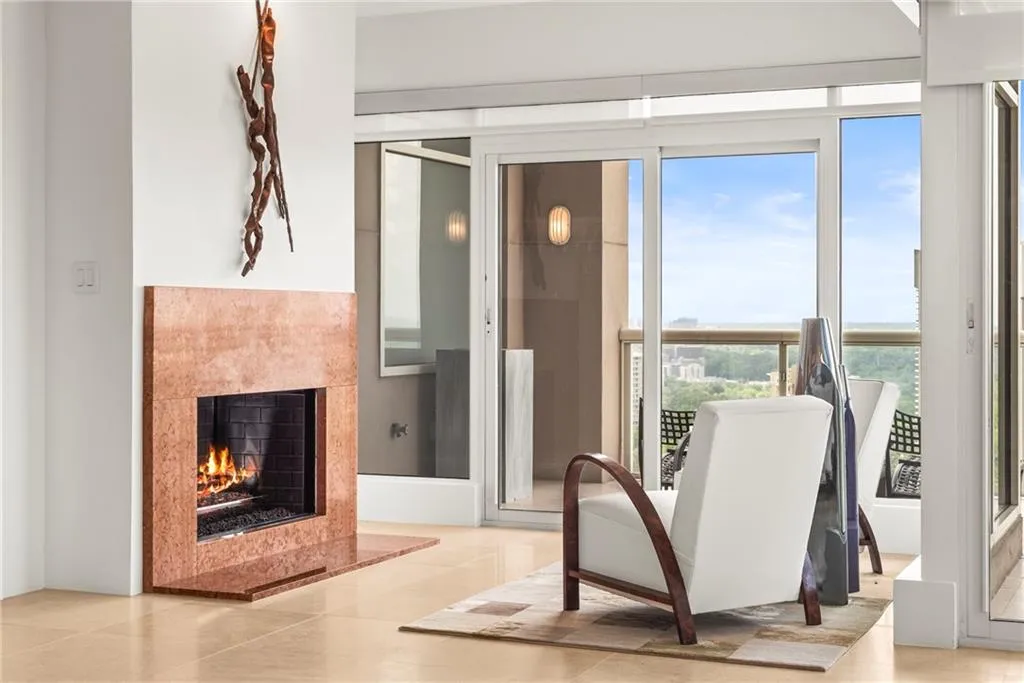 Sitting area with fireplace and access to the balcony