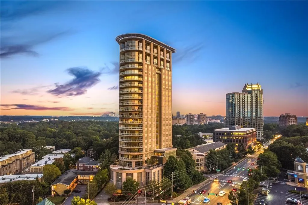 Iconic Phoenix with 360 degree unimpaired views!!