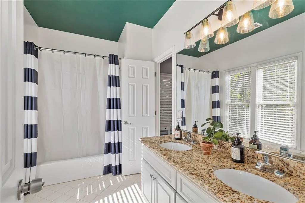 2694 Lenox Road -14, Atlanta, Georgia 30324, 5 Bedrooms Bedrooms, 0 ,4 BathroomsBathrooms,Residential,For Sale,2694 Lenox Road -14,7700489