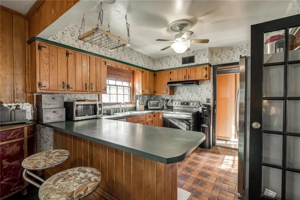 5638 Sherrell Drive, Sandy Springs, Georgia 30342, 4 Bedrooms Bedrooms, ,3 BathroomsBathrooms,Residential,Sold,5638 Sherrell Drive,6992158
