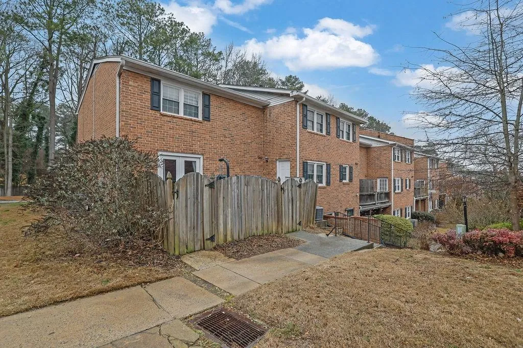 6520 Roswell Road Unit 62, Sandy Springs, Georgia 30328, 2 Bedrooms Bedrooms, ,1 BathroomBathrooms,Residential,For Sale,6520 Roswell Road Unit 62,7717803