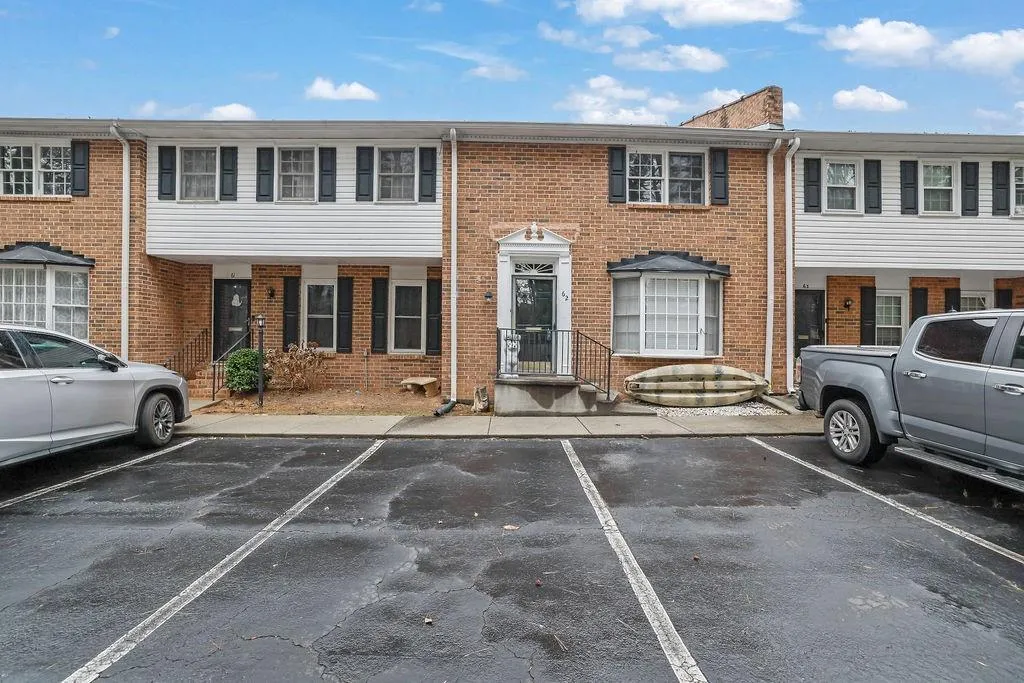 6520 Roswell Road Unit 62, Sandy Springs, Georgia 30328, 2 Bedrooms Bedrooms, ,1 BathroomBathrooms,Residential,For Sale,6520 Roswell Road Unit 62,7717803