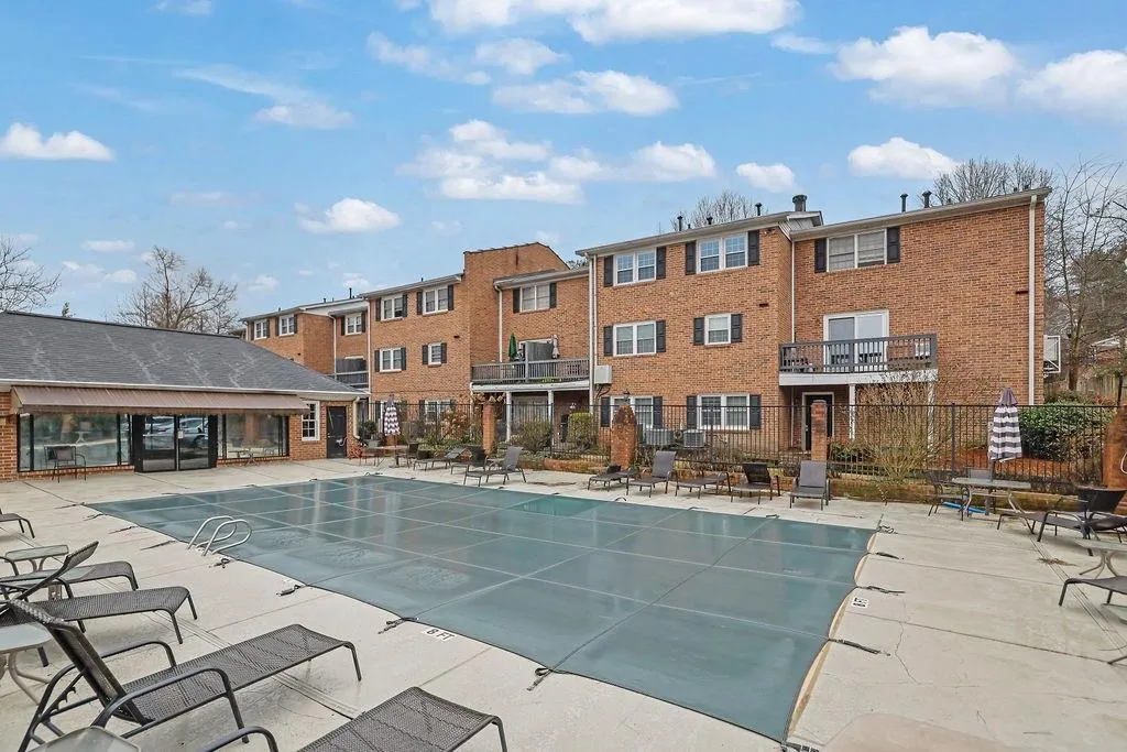 6520 Roswell Road Unit 62, Sandy Springs, Georgia 30328, 2 Bedrooms Bedrooms, ,1 BathroomBathrooms,Residential,For Sale,6520 Roswell Road Unit 62,7717803