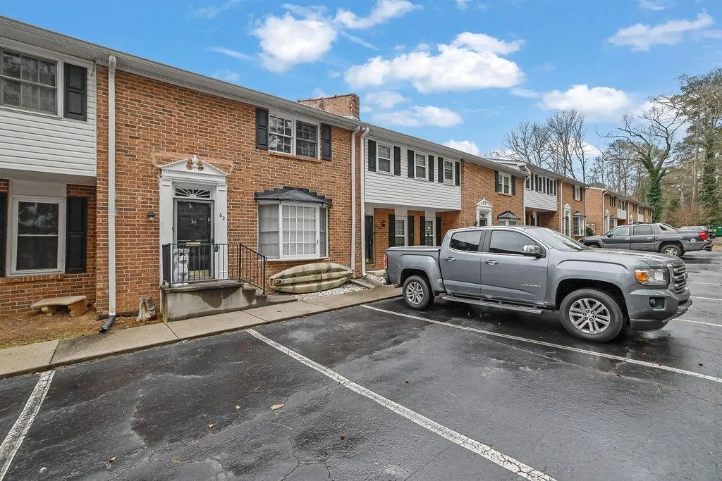 6520 Roswell Road Unit 62, Sandy Springs, Georgia 30328, 2 Bedrooms Bedrooms, ,1 BathroomBathrooms,Residential,For Sale,6520 Roswell Road Unit 62,7717803