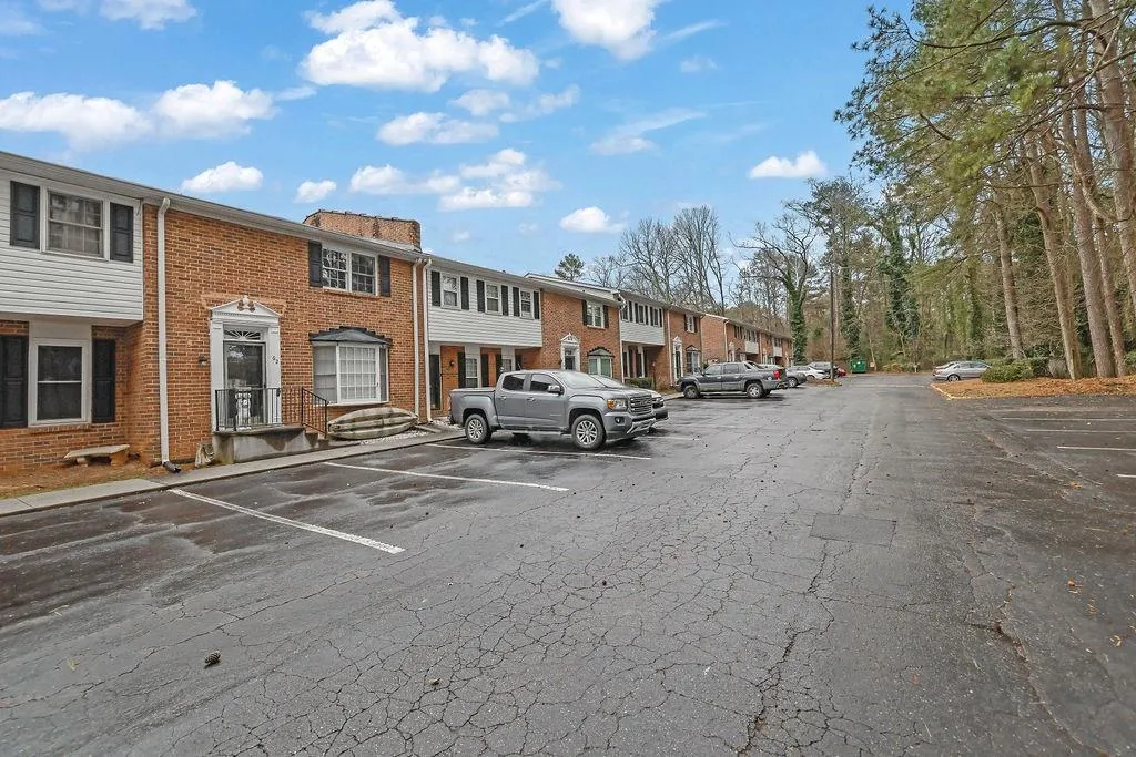 6520 Roswell Road Unit 62, Sandy Springs, Georgia 30328, 2 Bedrooms Bedrooms, ,1 BathroomBathrooms,Residential,For Sale,6520 Roswell Road Unit 62,7717803