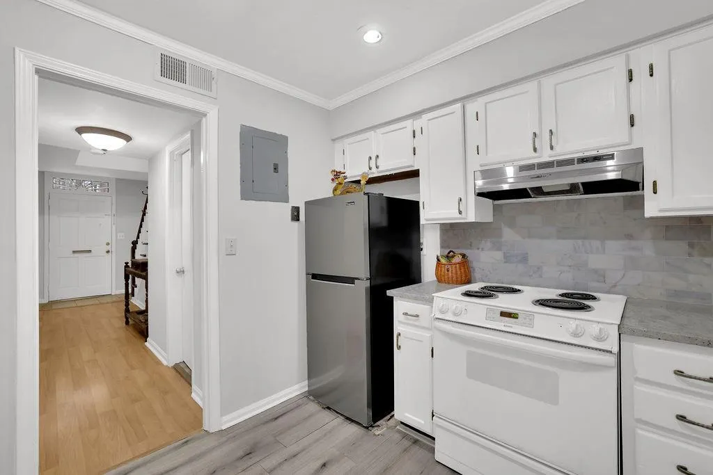 6520 Roswell Road Unit 62, Sandy Springs, Georgia 30328, 2 Bedrooms Bedrooms, ,1 BathroomBathrooms,Residential,For Sale,6520 Roswell Road Unit 62,7717803