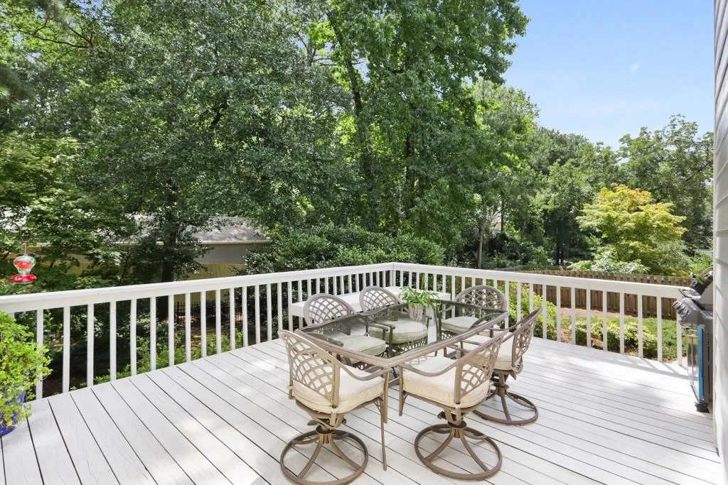 6820 Hunters Trace Circle, Atlanta, Georgia 30328, 4 Bedrooms Bedrooms, ,3 BathroomsBathrooms,Residential,Sold,6820 Hunters Trace Circle,6609623