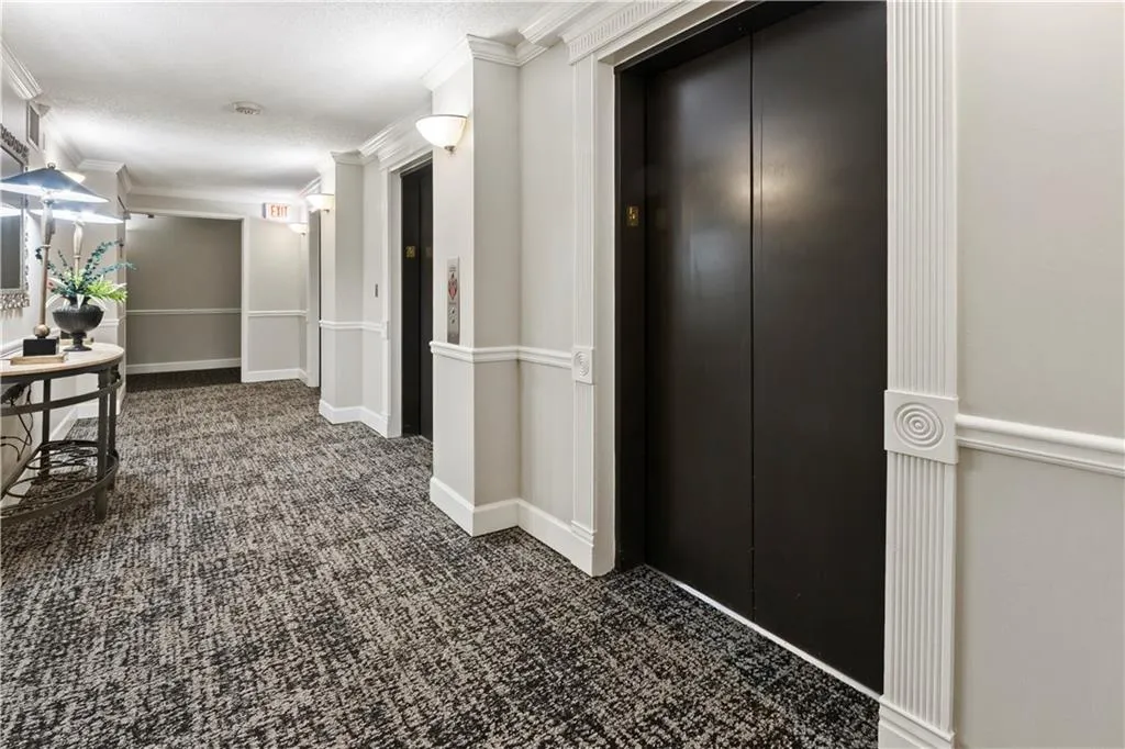 Elevator on 5th floor-well maintained