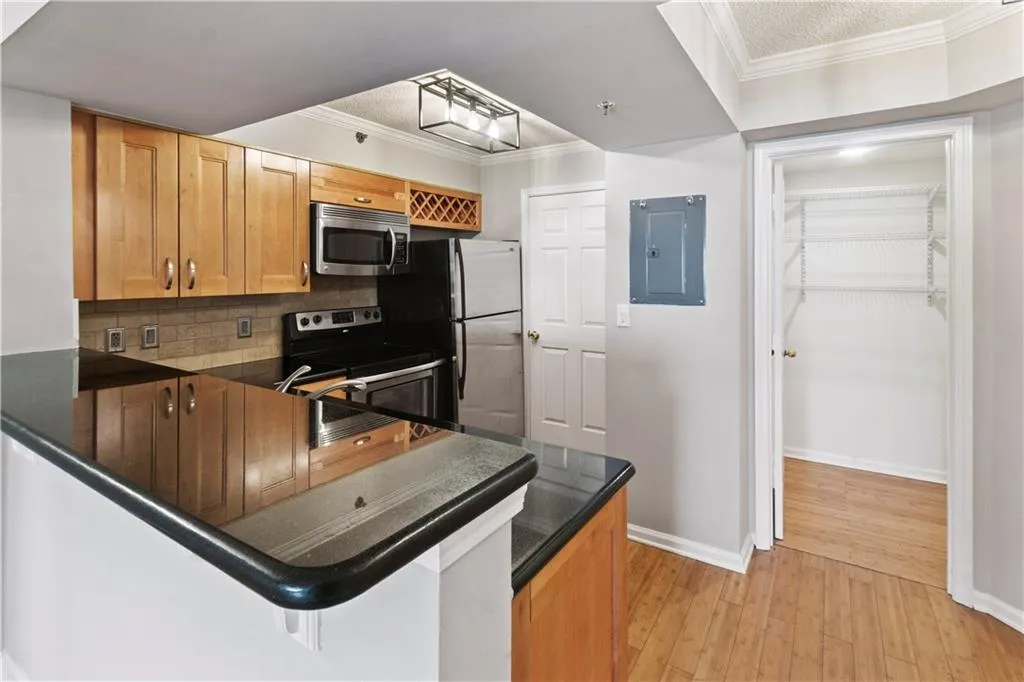 Walk-in Pantry