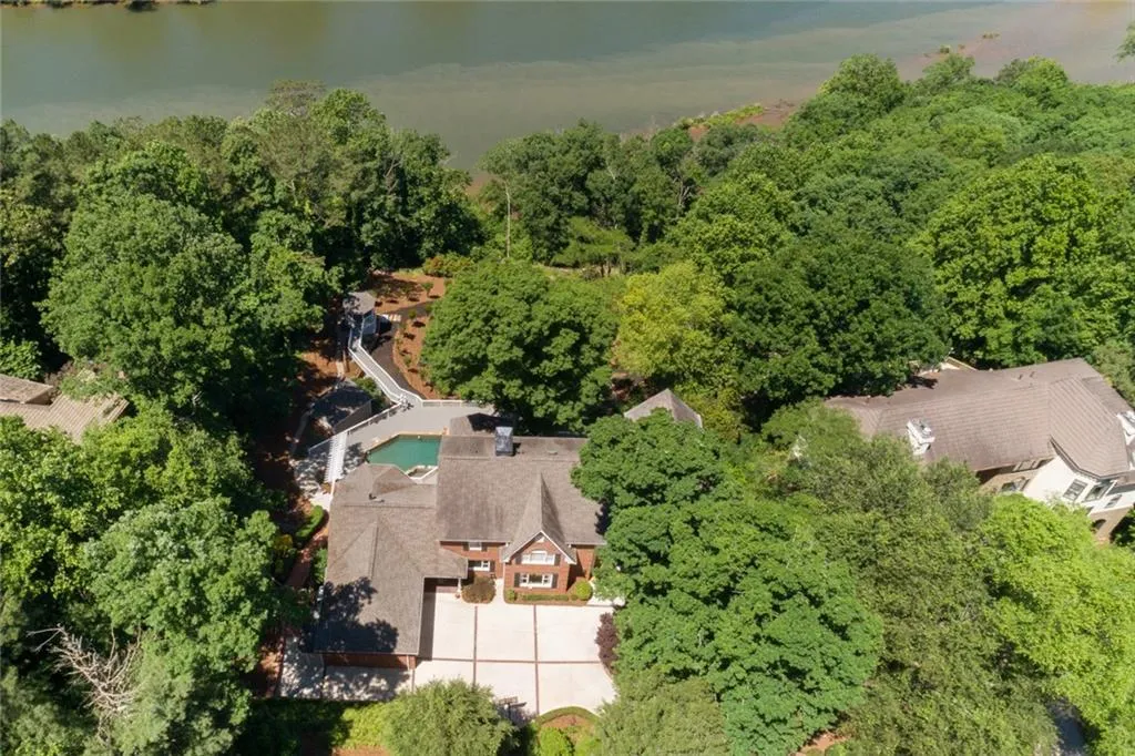 9485 Huntcliff Trace, Sandy Springs, Georgia 30350, 6 Bedrooms Bedrooms, ,7 BathroomsBathrooms,Residential,Sold,9485 Huntcliff Trace,6717404