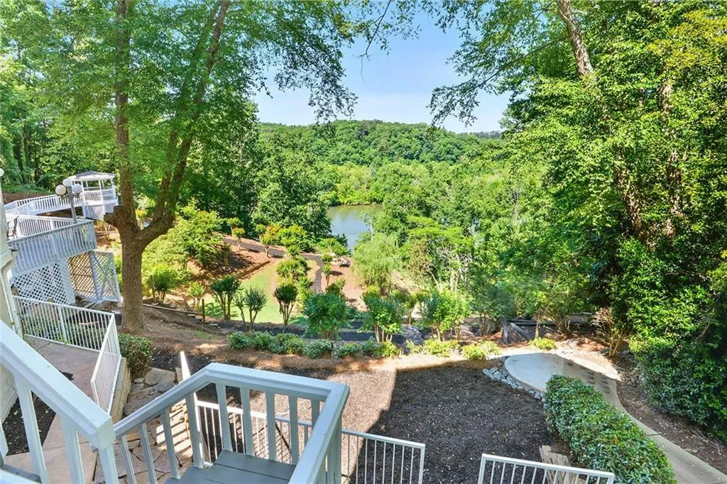 9485 Huntcliff Trace, Sandy Springs, Georgia 30350, 6 Bedrooms Bedrooms, ,7 BathroomsBathrooms,Residential,Sold,9485 Huntcliff Trace,6717404