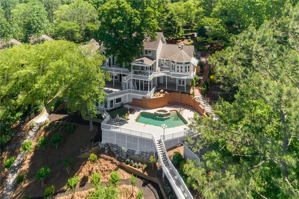 9485 Huntcliff Trace, Sandy Springs, Georgia 30350, 6 Bedrooms Bedrooms, ,7 BathroomsBathrooms,Residential,Sold,9485 Huntcliff Trace,6717404