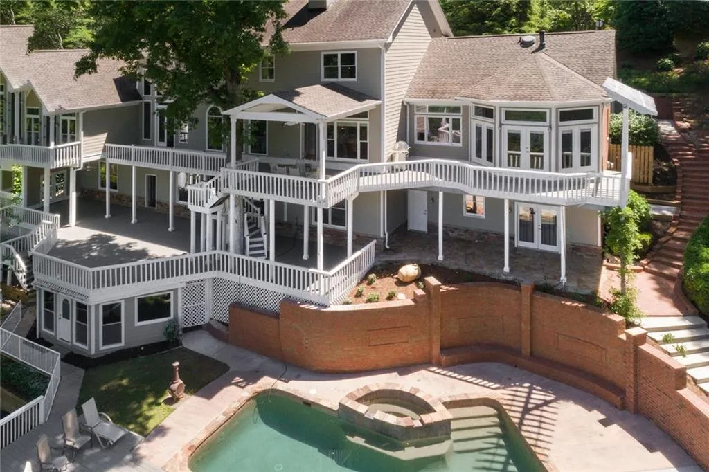 9485 Huntcliff Trace, Sandy Springs, Georgia 30350, 6 Bedrooms Bedrooms, ,7 BathroomsBathrooms,Residential,Sold,9485 Huntcliff Trace,6717404