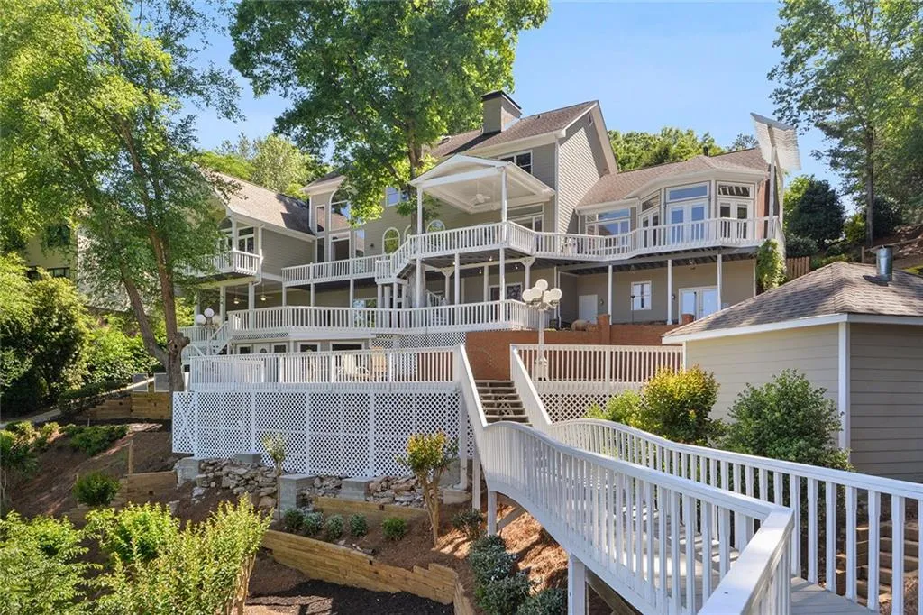 9485 Huntcliff Trace, Sandy Springs, Georgia 30350, 6 Bedrooms Bedrooms, ,7 BathroomsBathrooms,Residential,Sold,9485 Huntcliff Trace,6717404