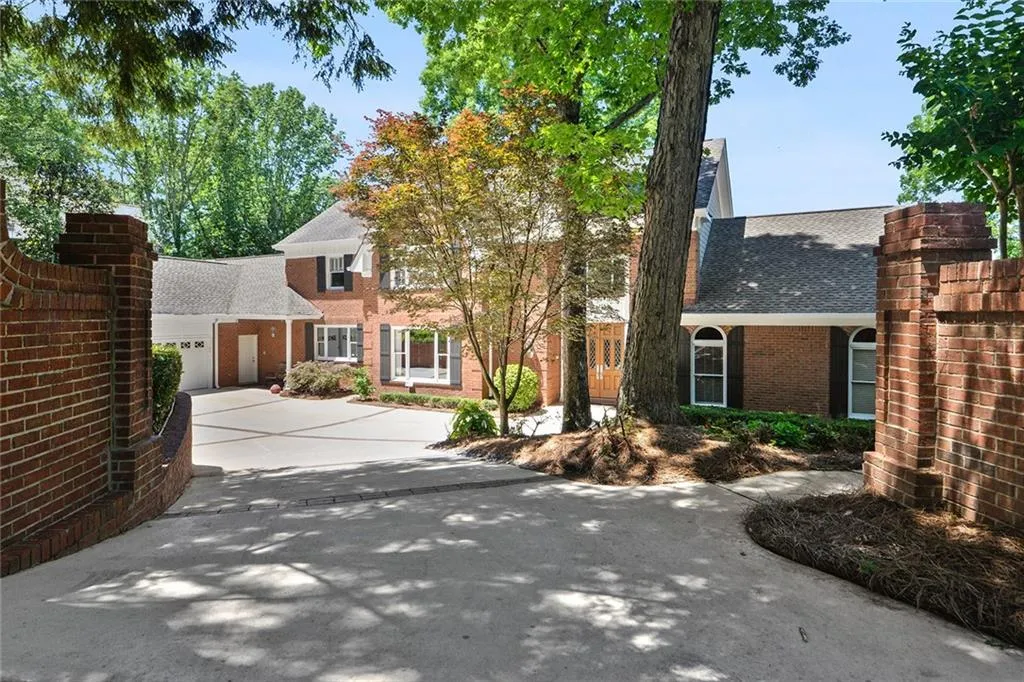 9485 Huntcliff Trace, Sandy Springs, Georgia 30350, 6 Bedrooms Bedrooms, ,7 BathroomsBathrooms,Residential,Sold,9485 Huntcliff Trace,6717404