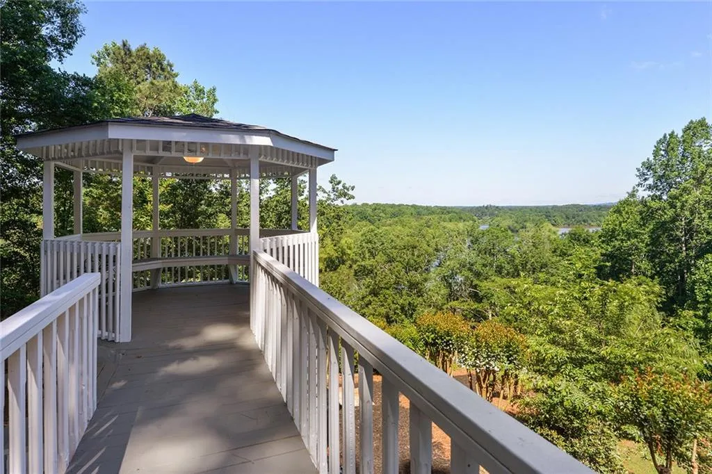 9485 Huntcliff Trace, Sandy Springs, Georgia 30350, 6 Bedrooms Bedrooms, ,7 BathroomsBathrooms,Residential,Sold,9485 Huntcliff Trace,6717404