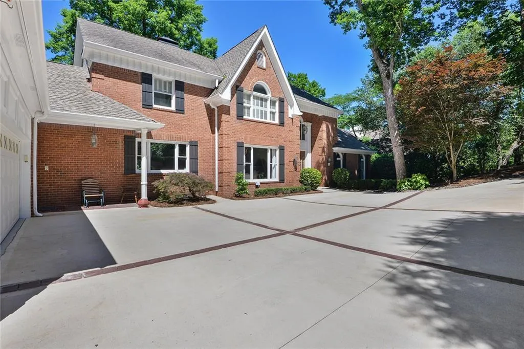 9485 Huntcliff Trace, Sandy Springs, Georgia 30350, 6 Bedrooms Bedrooms, ,7 BathroomsBathrooms,Residential,Sold,9485 Huntcliff Trace,6717404