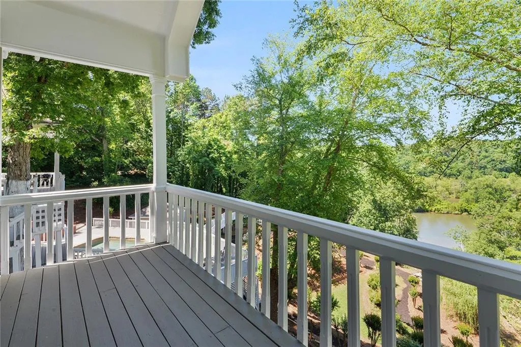 9485 Huntcliff Trace, Sandy Springs, Georgia 30350, 6 Bedrooms Bedrooms, ,7 BathroomsBathrooms,Residential,Sold,9485 Huntcliff Trace,6717404