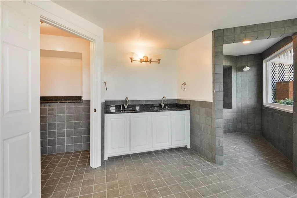9485 Huntcliff Trace, Sandy Springs, Georgia 30350, 6 Bedrooms Bedrooms, ,7 BathroomsBathrooms,Residential,Sold,9485 Huntcliff Trace,6717404