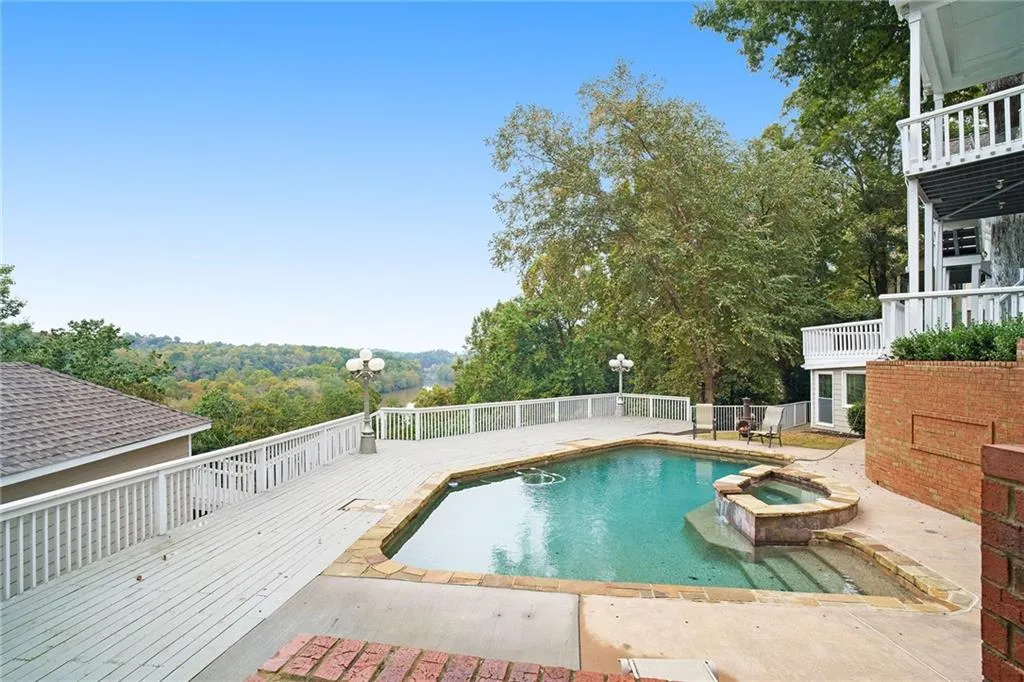 9485 Huntcliff Trace, Sandy Springs, Georgia 30350, 6 Bedrooms Bedrooms, ,7 BathroomsBathrooms,Residential,Sold,9485 Huntcliff Trace,6717404
