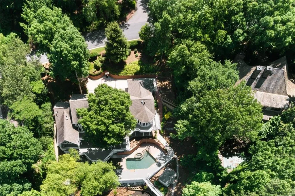 9485 Huntcliff Trace, Sandy Springs, Georgia 30350, 6 Bedrooms Bedrooms, ,7 BathroomsBathrooms,Residential,Sold,9485 Huntcliff Trace,6717404