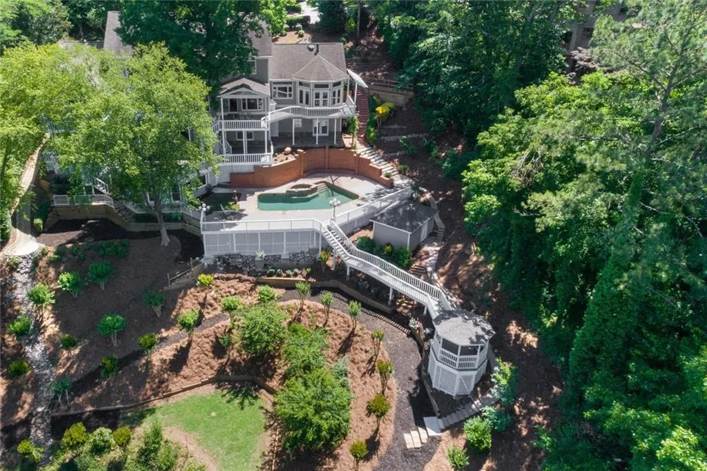 9485 Huntcliff Trace, Sandy Springs, Georgia 30350, 6 Bedrooms Bedrooms, ,7 BathroomsBathrooms,Residential,Sold,9485 Huntcliff Trace,6717404
