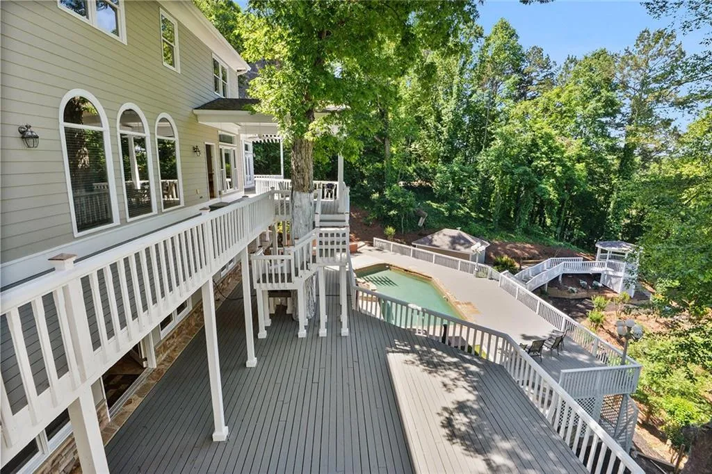 9485 Huntcliff Trace, Sandy Springs, Georgia 30350, 6 Bedrooms Bedrooms, ,7 BathroomsBathrooms,Residential,Sold,9485 Huntcliff Trace,6717404