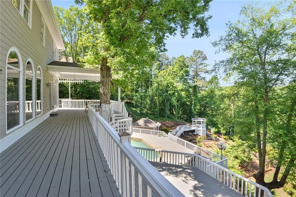 9485 Huntcliff Trace, Sandy Springs, Georgia 30350, 6 Bedrooms Bedrooms, ,7 BathroomsBathrooms,Residential,Sold,9485 Huntcliff Trace,6717404
