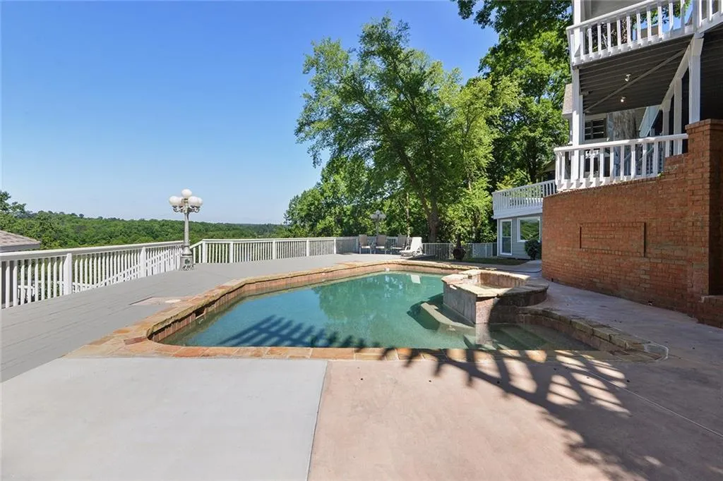 9485 Huntcliff Trace, Sandy Springs, Georgia 30350, 6 Bedrooms Bedrooms, ,7 BathroomsBathrooms,Residential,Sold,9485 Huntcliff Trace,6717404