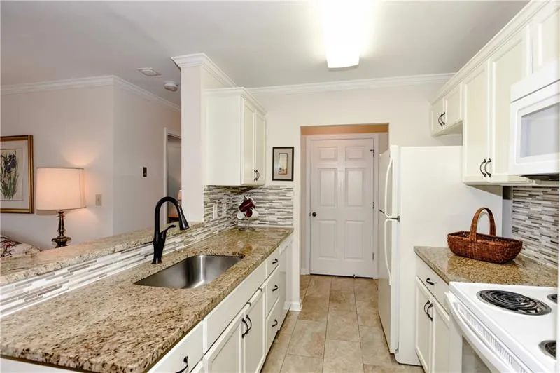 300 Johnson Ferry Road Ne Unit A808, Sandy Springs, Georgia 30328, 2 Bedrooms Bedrooms, ,2 BathroomsBathrooms,Residential,Sold,300 Johnson Ferry Road Ne Unit A808,6622790