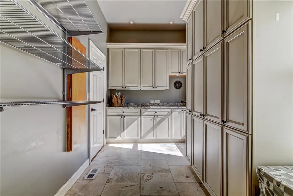 340 Franklin Road Ne, Sandy Springs, Georgia 30342, 6 Bedrooms Bedrooms, ,5 BathroomsBathrooms,Residential,Sold,340 Franklin Road Ne,6010040
