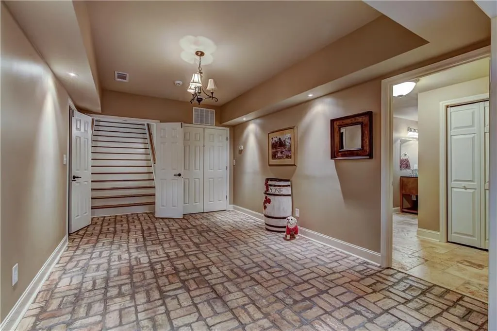 340 Franklin Road Ne, Sandy Springs, Georgia 30342, 6 Bedrooms Bedrooms, ,5 BathroomsBathrooms,Residential,Sold,340 Franklin Road Ne,6010040