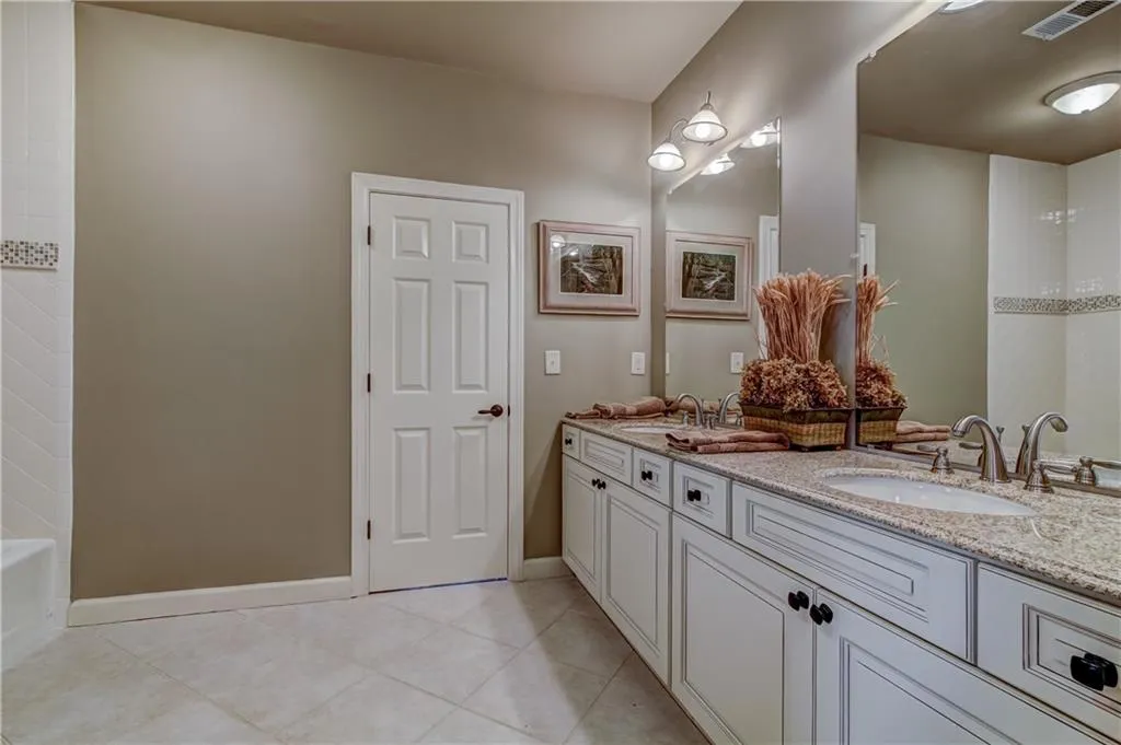 340 Franklin Road Ne, Sandy Springs, Georgia 30342, 6 Bedrooms Bedrooms, ,5 BathroomsBathrooms,Residential,Sold,340 Franklin Road Ne,6010040