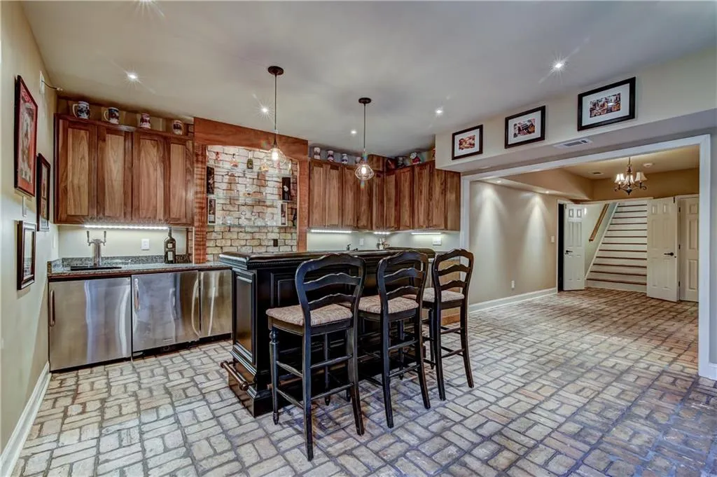340 Franklin Road Ne, Sandy Springs, Georgia 30342, 6 Bedrooms Bedrooms, ,5 BathroomsBathrooms,Residential,Sold,340 Franklin Road Ne,6010040