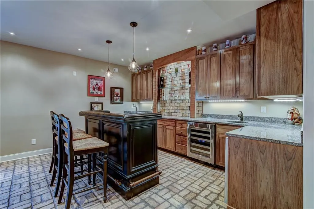340 Franklin Road Ne, Sandy Springs, Georgia 30342, 6 Bedrooms Bedrooms, ,5 BathroomsBathrooms,Residential,Sold,340 Franklin Road Ne,6010040